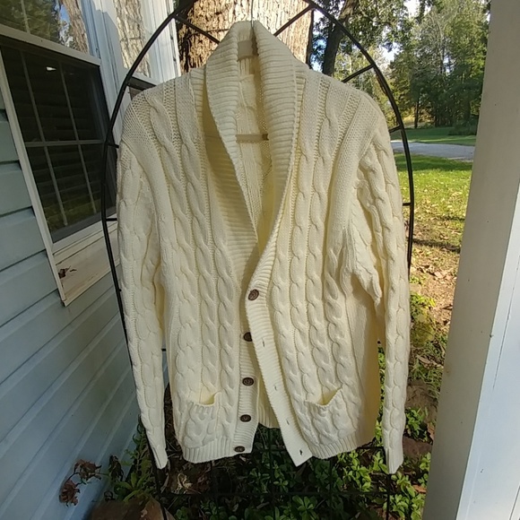 unknown Other - Vintage cream cable knit sweater.